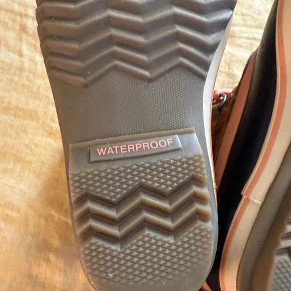 Sorel kids Joan of Arctic Boots - Picture 14 of 17